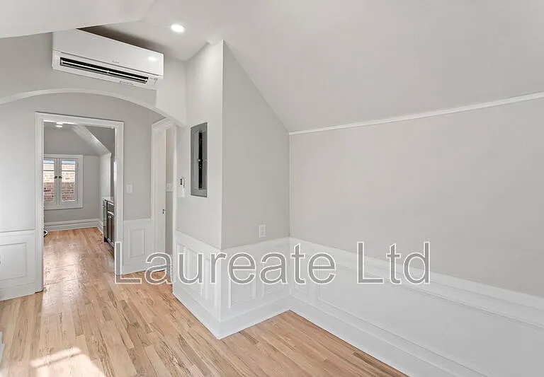 1058 N Pearl St #4 — Photo 14