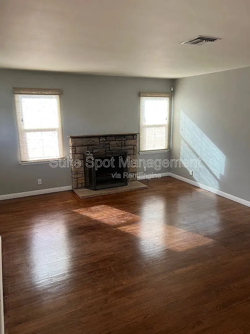5 bed, 3.0 bath, 1457 sqft, $5,850 — Photo 3