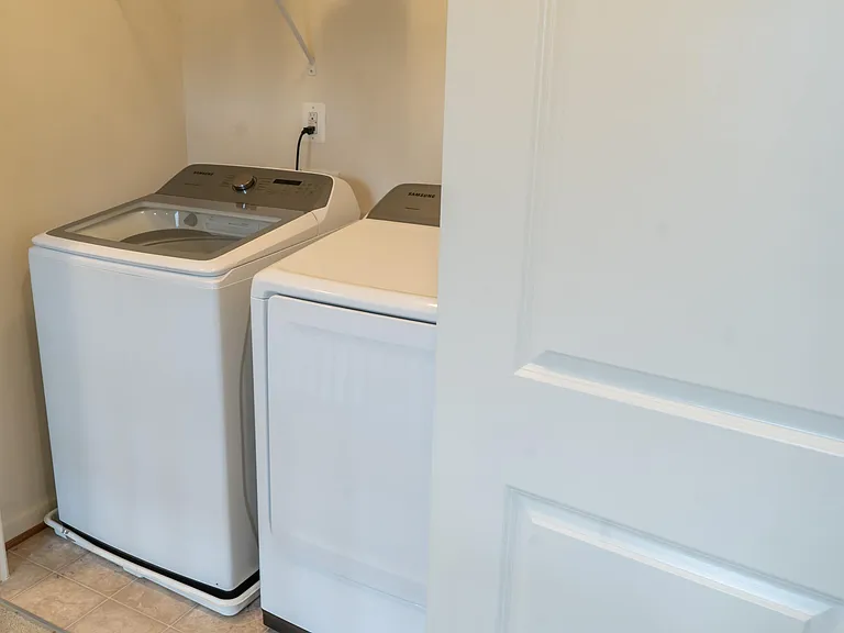 25095 Croxley Green Sq — Photo 31