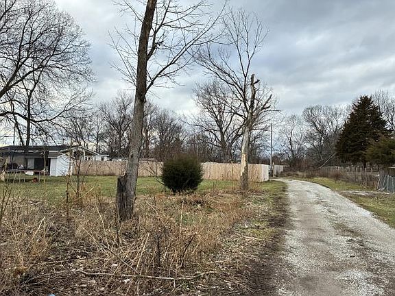 4th image of 2600 Plainview Ave