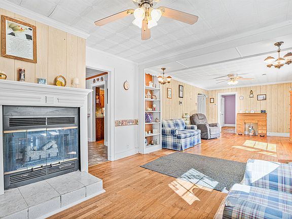 4th image of 277 Nushell St.