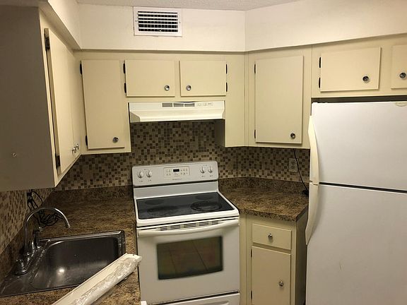 3rd image of 3648 Southpointe Dr