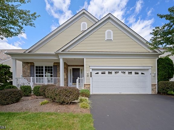 2nd image of 720 Thistle Hill Ln