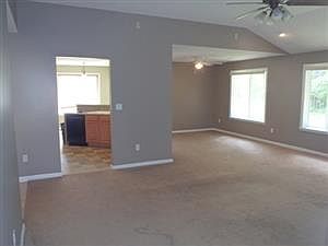5th image of 1000 Manhattan Dr