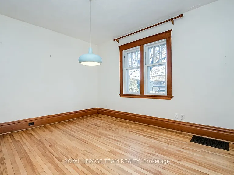 995 Gladstone Ave — Photo 8