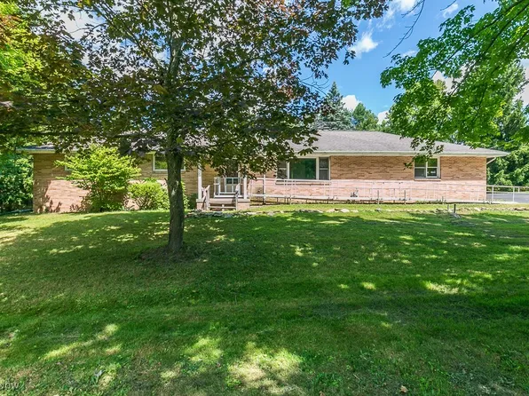 12246 Bean Rd, Chardon, OH 44024