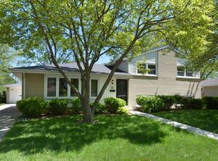 301 N Stratford Rd, Arlington Heights, IL 60004