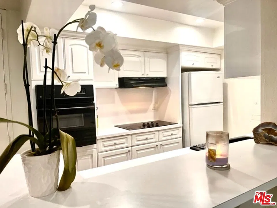 2 bed, 2.0 bath, 1145 sqft, $3,675 — Photo 3
