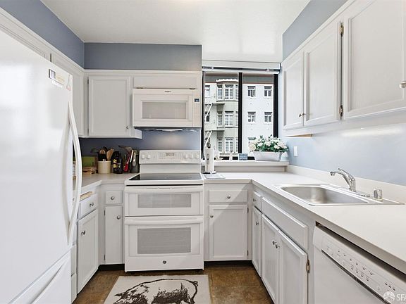 3rd image of 900 Bush St APT 321