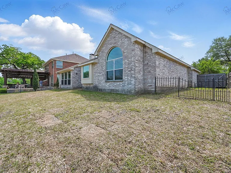 544 Layton Dr — Photo 5
