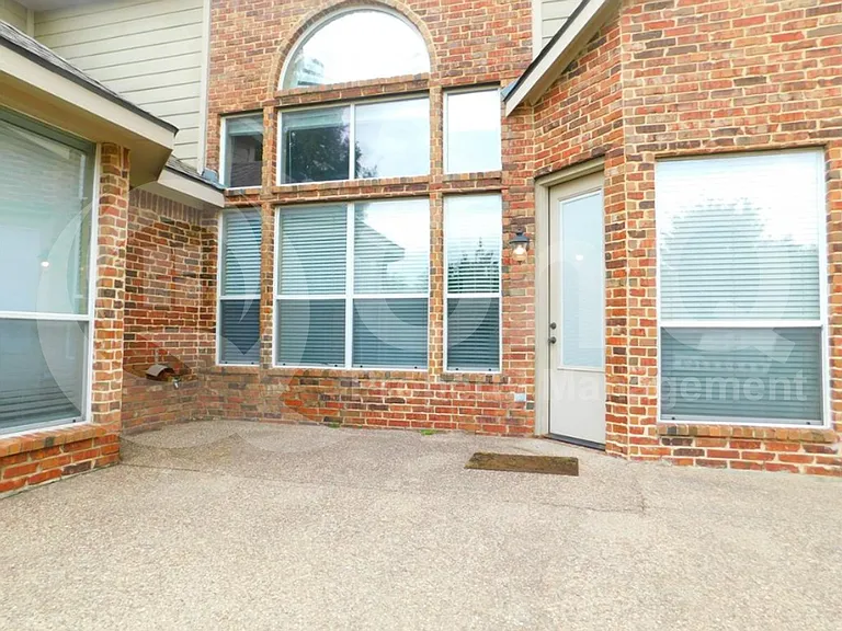 740 Peco St — Photo 16