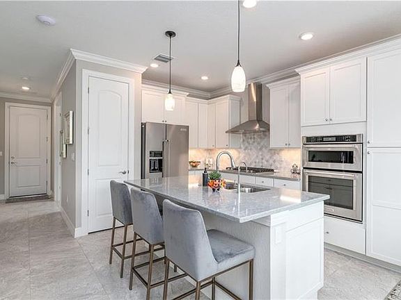 5th image of 4688 Pinehurst Dr #E