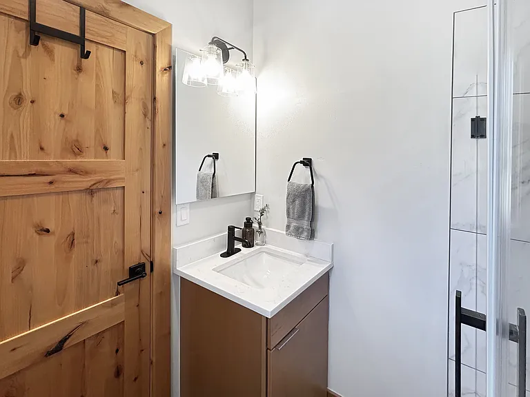 First floor en suite bathroom