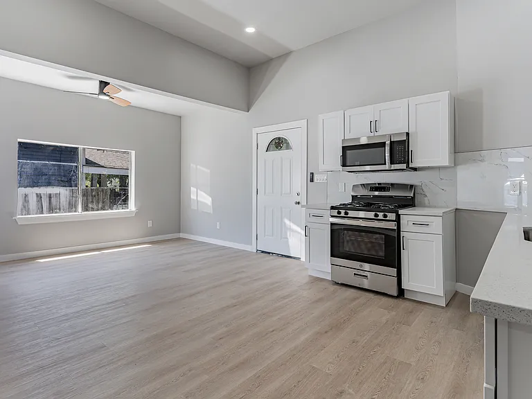 215 Delmar St #2 — Photo 9