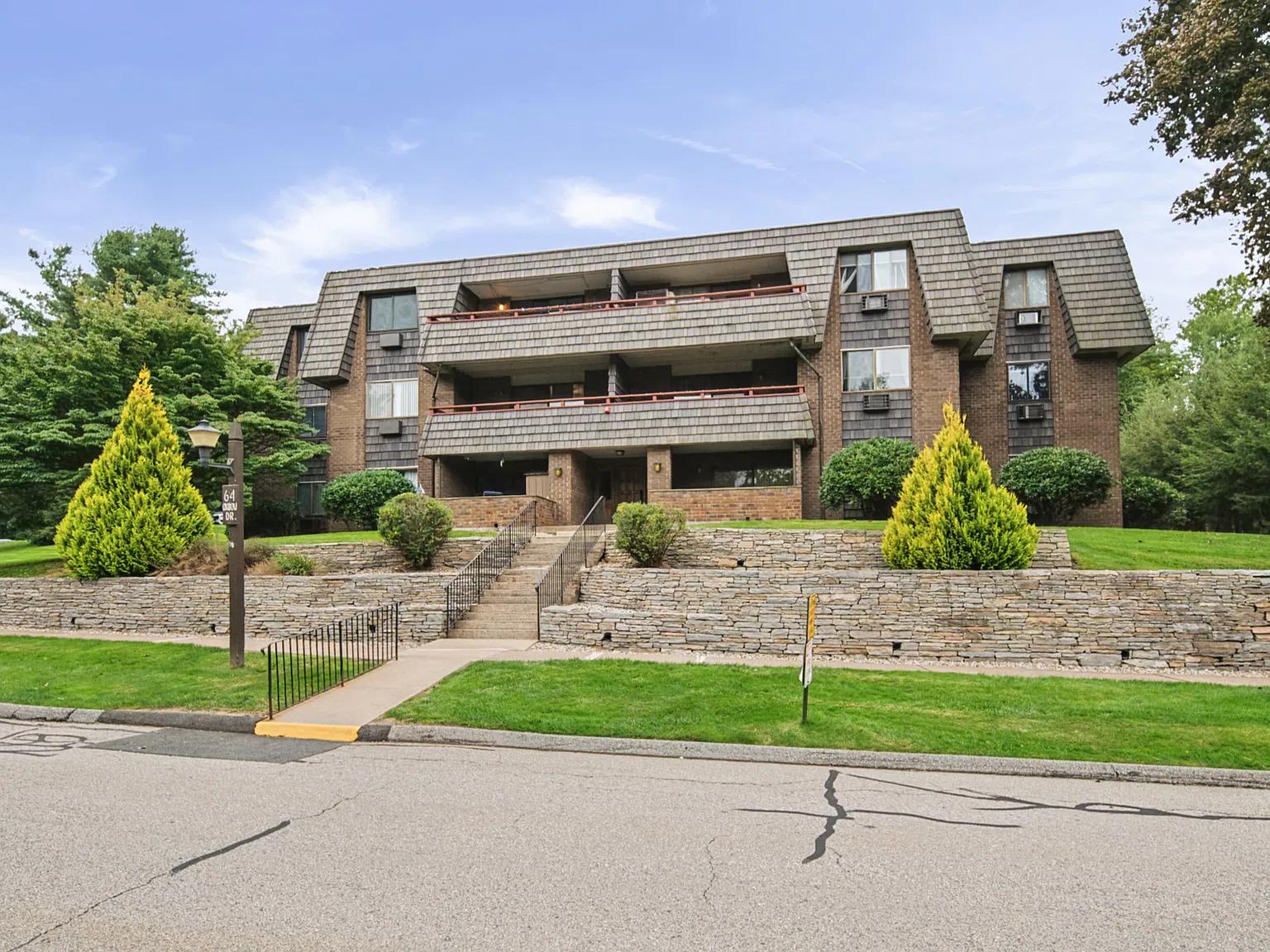 1 bed, 759 sqft, $1,750 — Photo 4