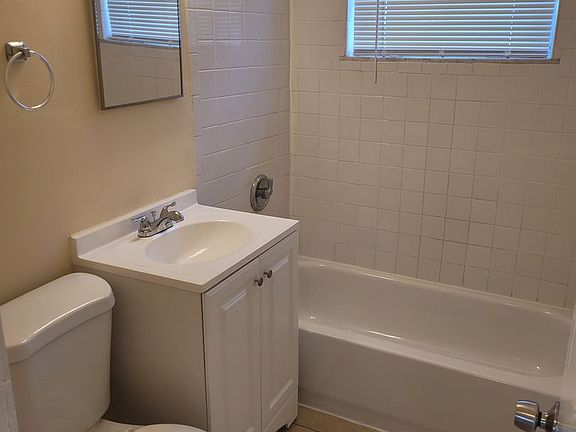 5th image of 1121 11th St APT 2