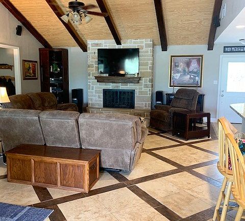 3rd image of 301 Mimosa Dr