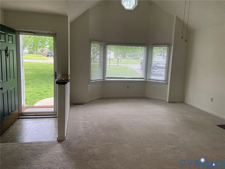 6415 Chenault Way — Photo 4