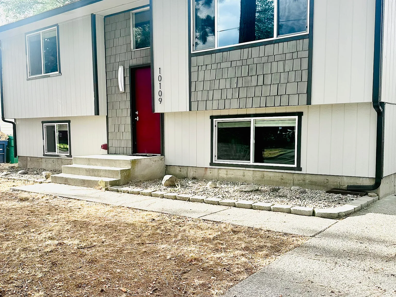 4 bed, 1758 sqft, $2,400 — Photo 2