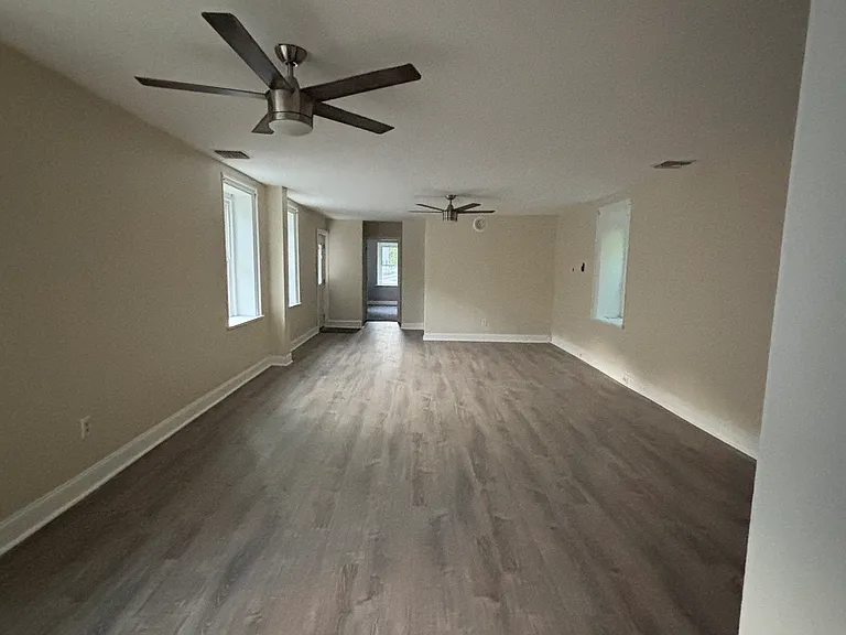 Living room/dining area