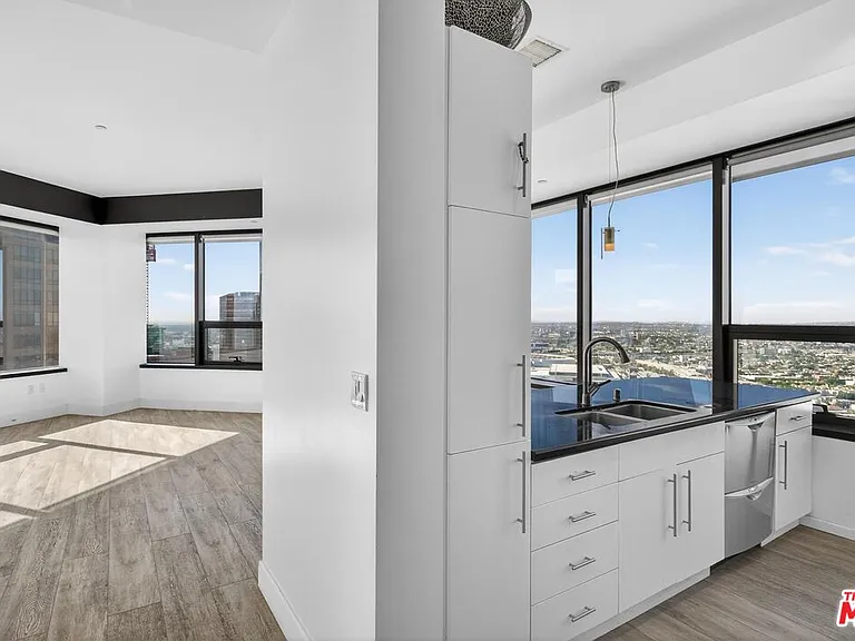 1100 Wilshire Blvd #2811 — Photo 5