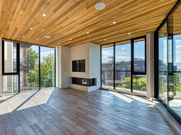 4th image of 210 W Comstock St #1