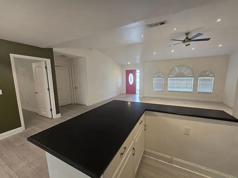 3027 SW 23rd Ave — Photo 6