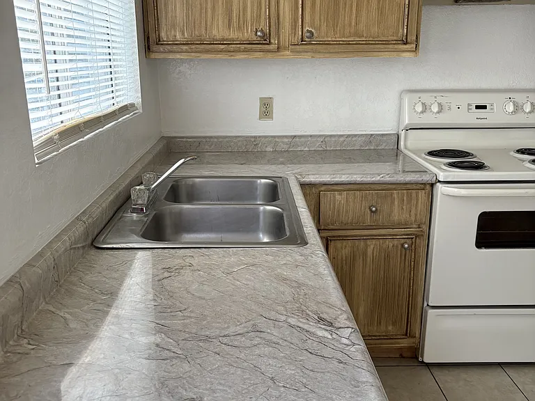 433 Avenida Garza #C — Photo 18