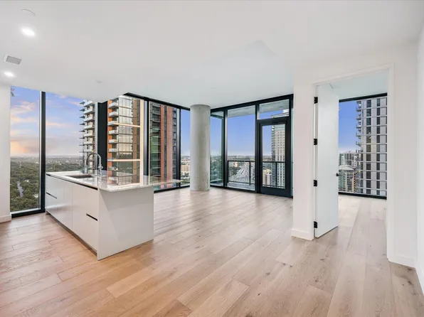 610 Davis St #2702, Austin, TX 78701