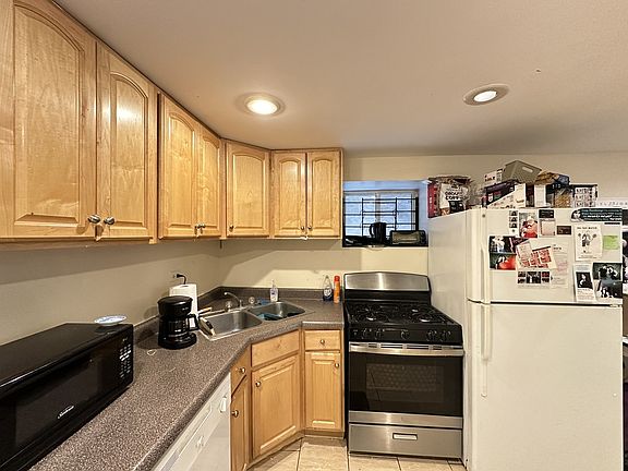 3rd image of 2137 N Sheffield Ave #6H