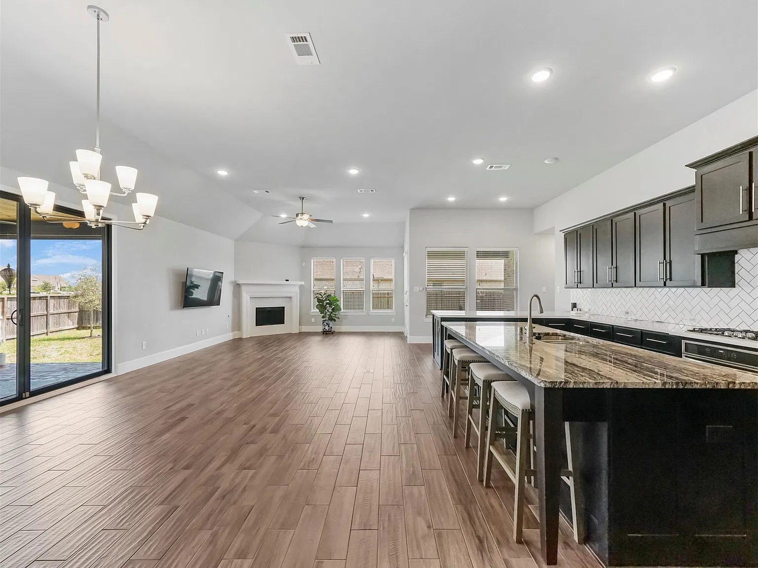 4 bed, 2.5 bath, 2978 sqft, $3,000 — Photo 4