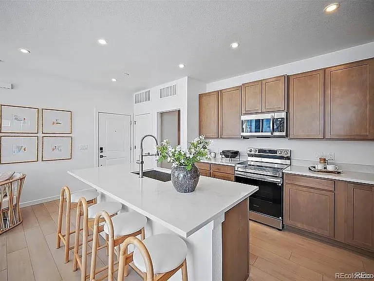 11960 Soprano Cir #204 — Photo 4
