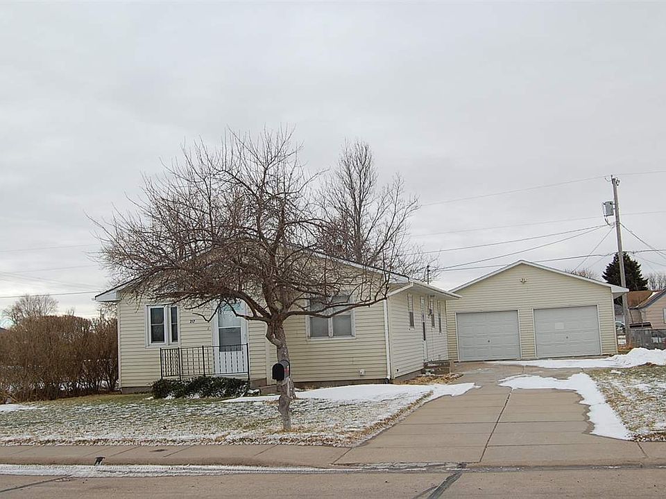 1st image of 217 E 16th St