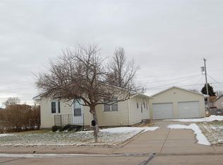 217 E 16th St, Cozad, NE 69130