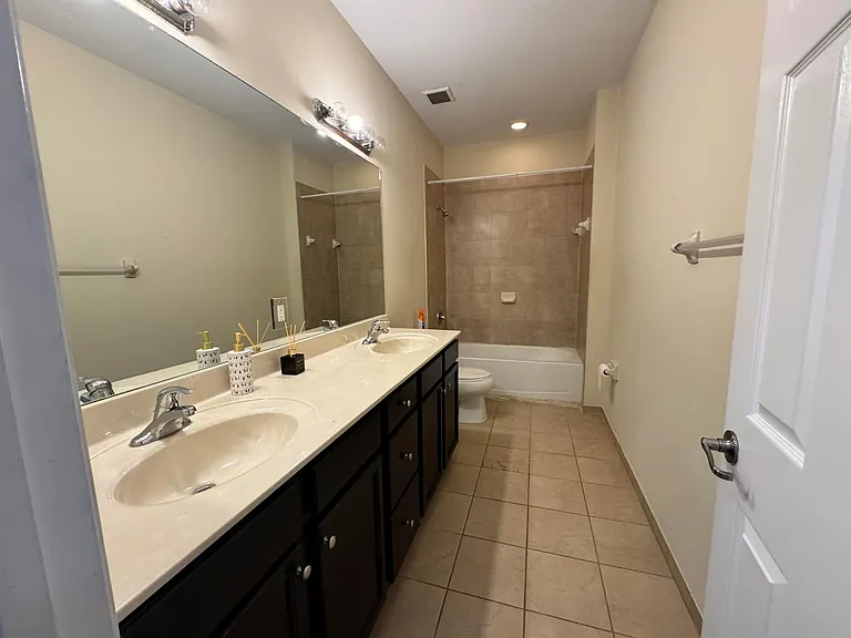 9136 SW 227th Ter — Photo 7