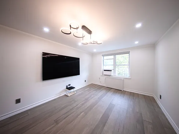 2553 East 7th Street image 2 of 38