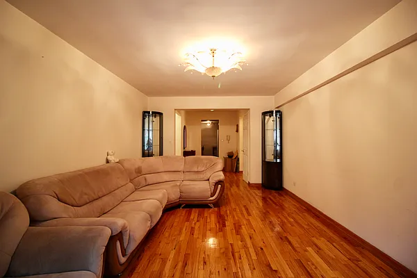 Sold by Hagstrom Management Inc | media 8