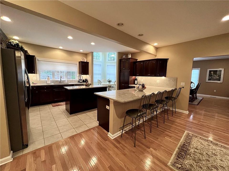 9 Dairy Farm Dr UNIT 320, West Warwick, RI 02893 Zillow