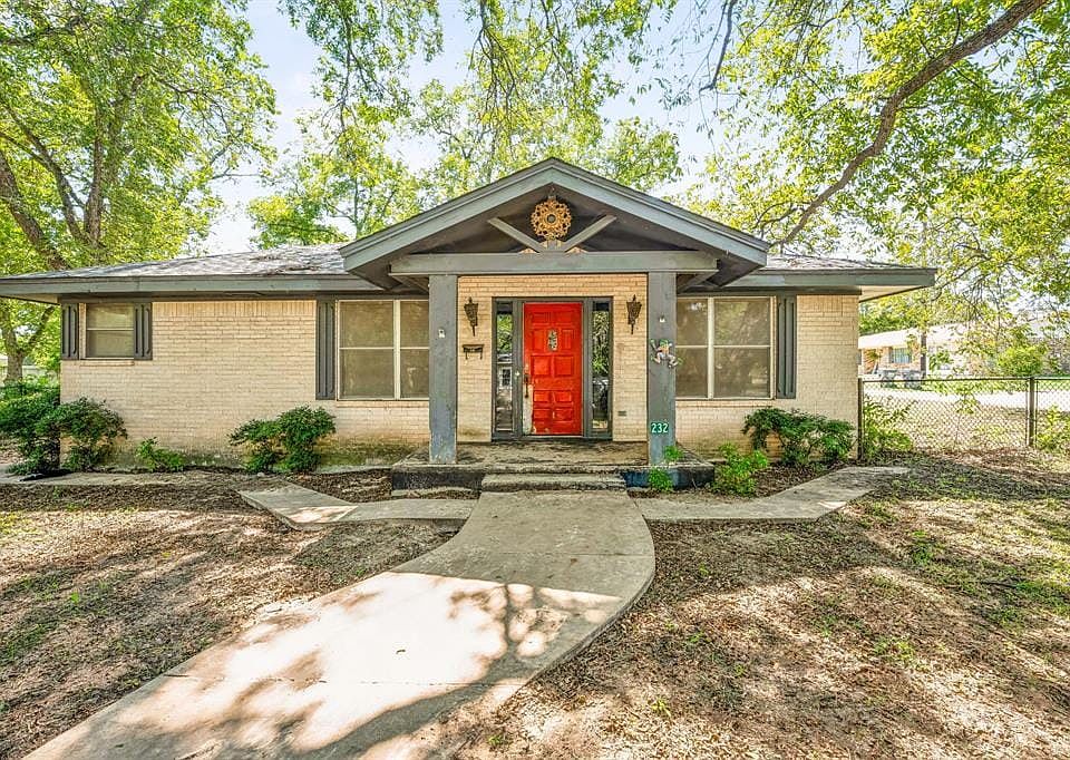 1st image of 232 W Pecan Ave