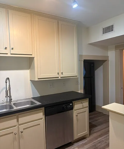 1420 W 10th St #1420 — Photo 22