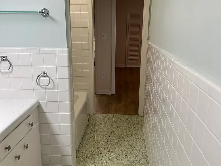 223 Stephanie Ave — Photo 29
