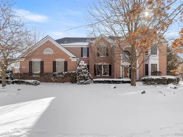44570 White Pine Cir W, Northville, MI 48168