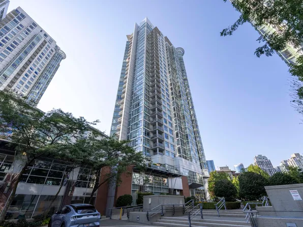198 Aquarius Mews #2907, Vancouver, BC V6Z 2Y4