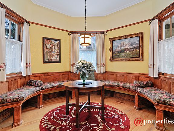 Living Room & Built-in Bench