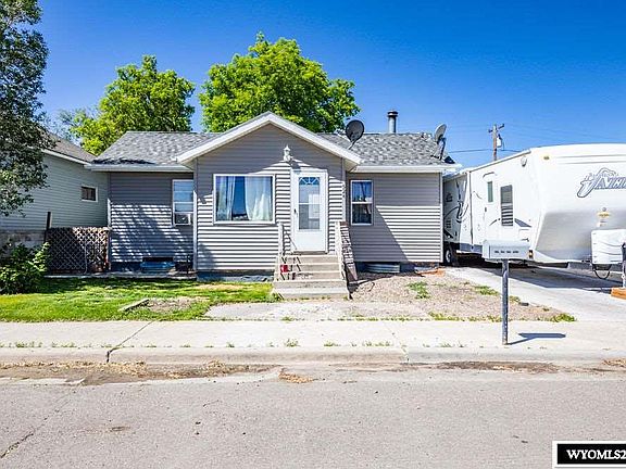 2nd image of 524 4th Ave W