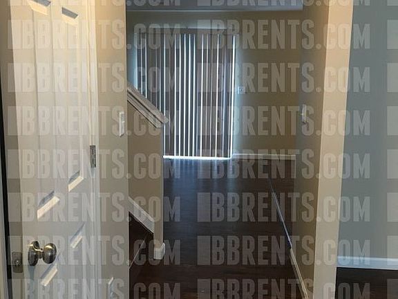 4th image of 379 Brandon Dr