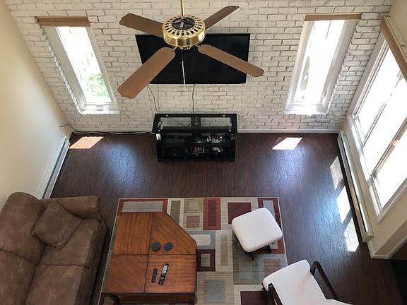 5th image of 838 W Aaron Dr
