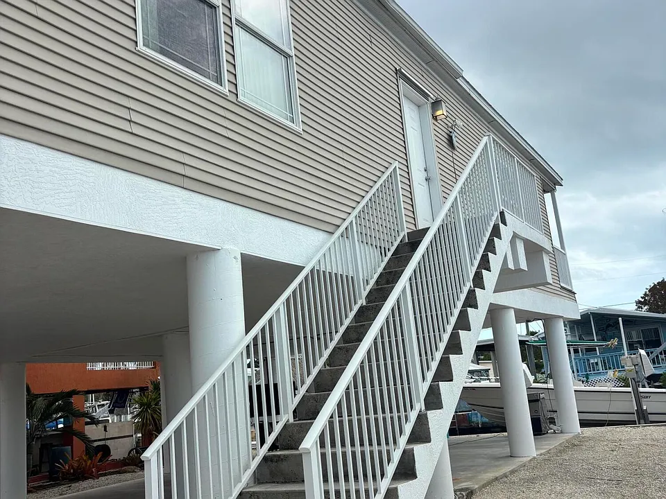 210 W 2nd Ct