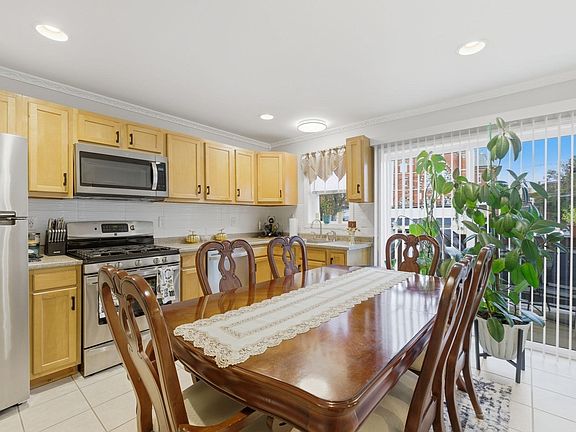 4th image of 124 Locust St Unit 124
