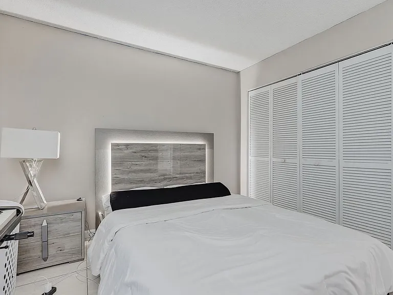 15846 Country Lake Dr — Photo 6